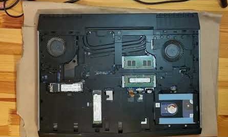 Laptop Alienware 15 R3 - how to upgrade memory and replace SSD disk